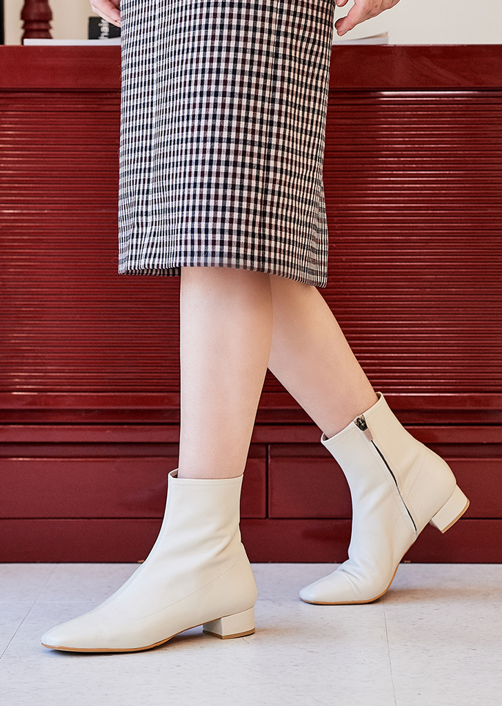 001 square toe boots (ivory)