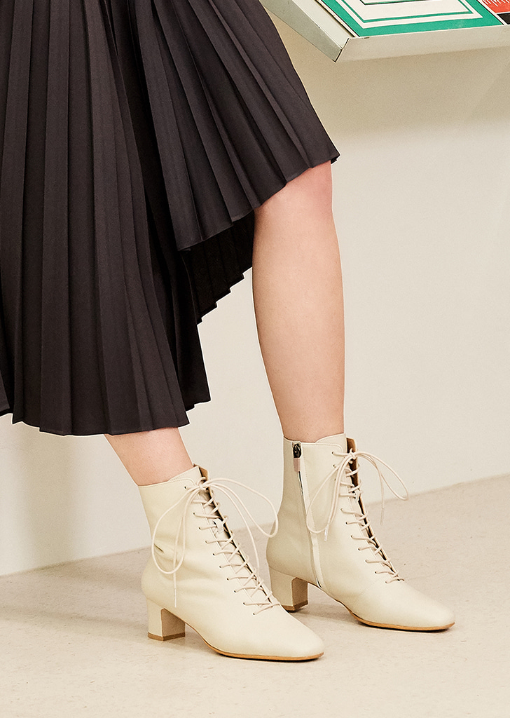 002 lace up boots (ivory)